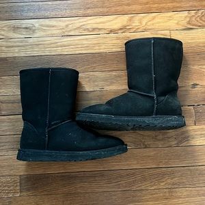 Classic short black Uggs - women’s 10